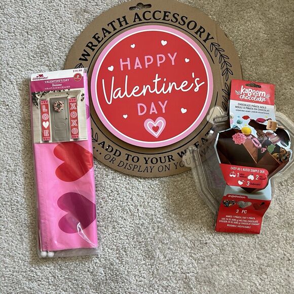 Valentines Day Home Decor Lot Of 3, New, Chocolate Piñata Mold, Banner, Sign - Picture 1 of 5